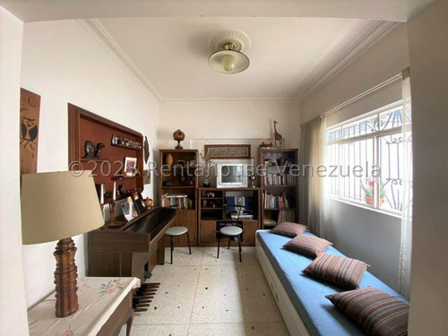 Casa En Venta En La Florida Caracas 2 Niveles Terraza Vista Al Avila