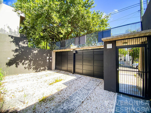 Casa En Venta De Cuatros Ambientes - Haedo Sur