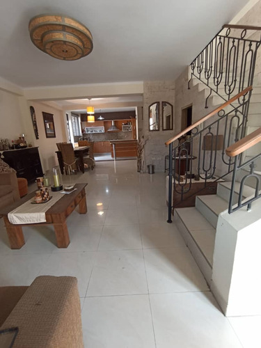 Venta Townhouse Conjunto Villas Shirak, Mañongo Naguanagua