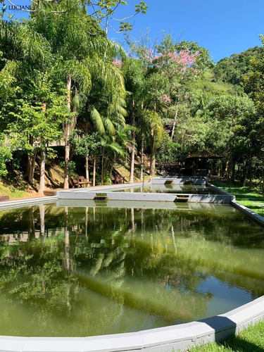 Imagem 18 de 24 de Belíssima Chácara Alto Padrão Com 03 Dormitórios Em Tijucas! - Ch00005 - 70008434