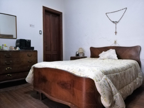 Casa En Venta De 3 Dormitorios Y Cochera-la Plata