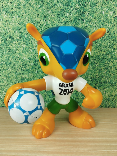 Boneco Mascote Fuleco Copa Do Mundo 2014 Oficial Fifa 22 Cm (Usado)