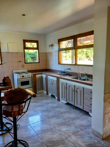 Casa En Venta - 5 Dormitorios 3 Baños 5 Cocheras - 760mts2 - San Carlos De Bariloche
