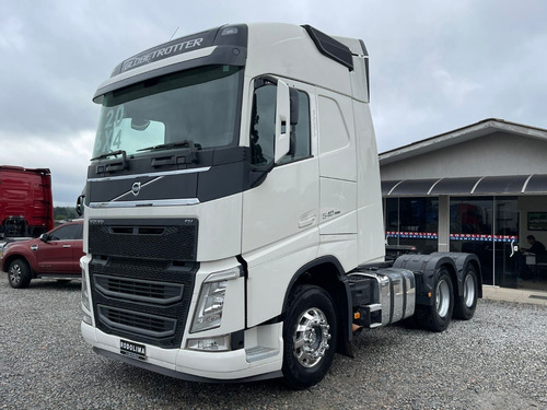 Imagem 2 de 17 de Fh 540 Globetrotter 6x4 2020 Traçado Volvo 6x4