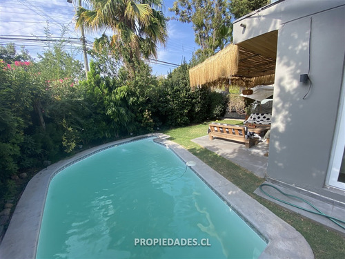 Casa En Venta De 3 Dorm. En Las Condes