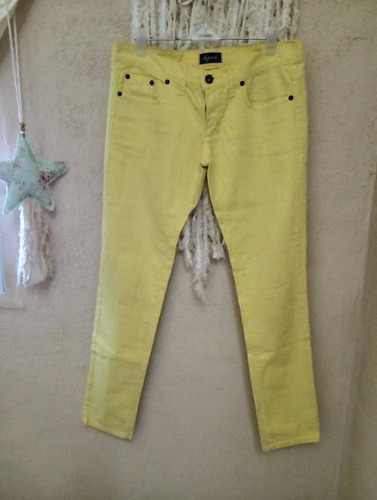 Pantalon Amarillo De Jeans Tiro Medio