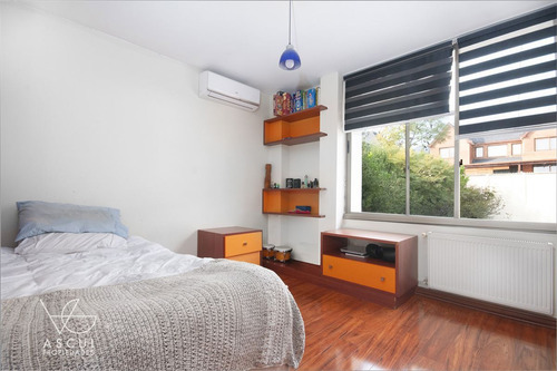 Casa San Carlos Apoquindo Condominio Seguro, 5 Dorm, 4 Baños