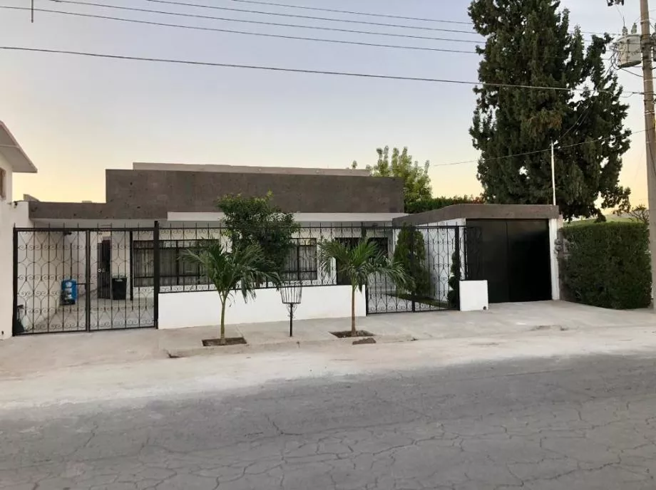 Casa En Venta En Ampliación Los Angeles En Torreón, Coahuila.