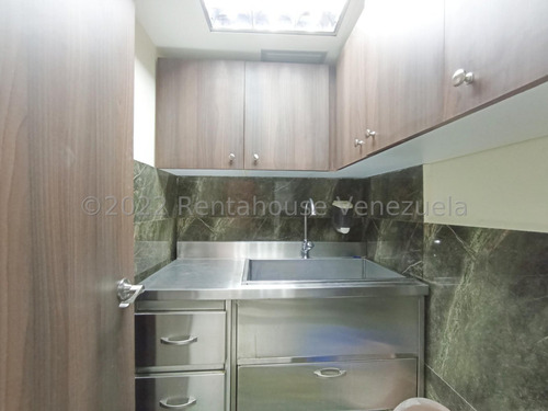 Raiza Suarez Vende Oficina En Edificio Comercial Al Este De Barquisimeto 2 3 1 0 8 6 2, El Edificio Posee Planta Eléctrica. Su Condominio Es De Autogestión Dentro De La Misma Sede, Zona Facil Acceso