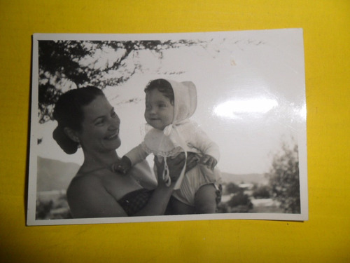 Antigua Fotografia Foto Madre Niña Bebe Bebita 1953 Bebota