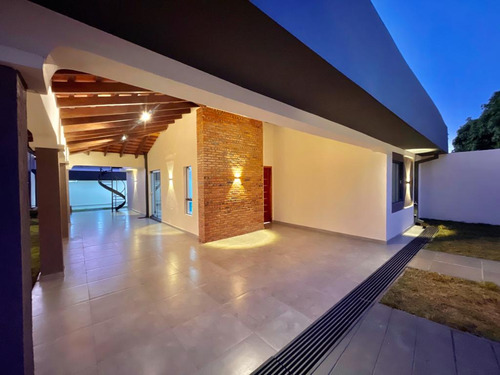 Imagen 18 de 18 de En Venta Residencia Refaccionado, Con Finas Terminaciones