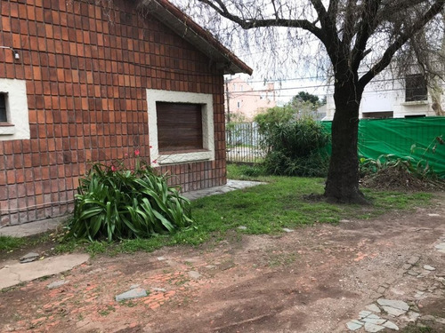 Imagen 5 de 6 de Casa Sobre Importante Lote En Buena Zona