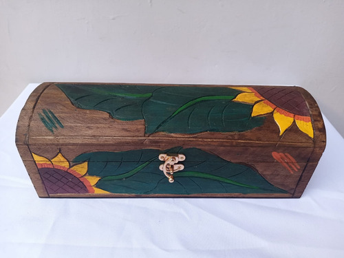 Baúl De Madera Tallado Girasol 34 Cms Con Broche Chocolate Tallado Girasol