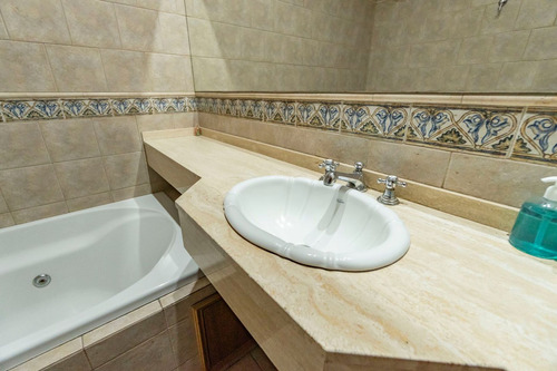 Casa 4 Ambientes Con Parque Y Cocheras