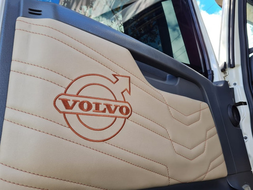 Imagem 12 de 16 de Volvo Fh 440 Trucado 6x2 2010 Automatico Susp Molas C/ar
