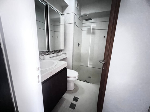 Apartamento En Uno De Los Mejores Edificios De La Isla, Playa Real, Isla De Margarita