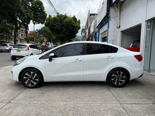 Kia Rio 1.4 5p Summa