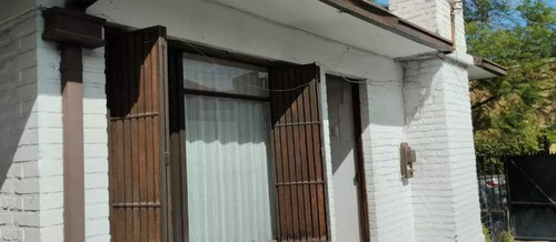 Casa Muy Buena Ubicacion, Para Remodelar.