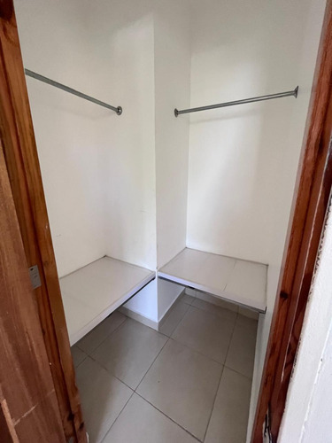 Alquiler De Apartamento En La Autopista De San Isidro 4to Piso Con Terraza.