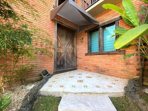 Imagem 6 de 30 de Casa Em Condomínio, 3 Dorm (1ste) Casa Rústica Linda, 2 Lareiras, Piscina, Gourmet! - Reo580066