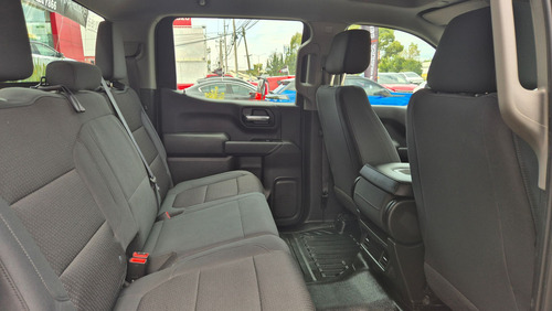 Chevrolet Silverado 4.3 V6 1500 WT Doble Cabina 4x2 At