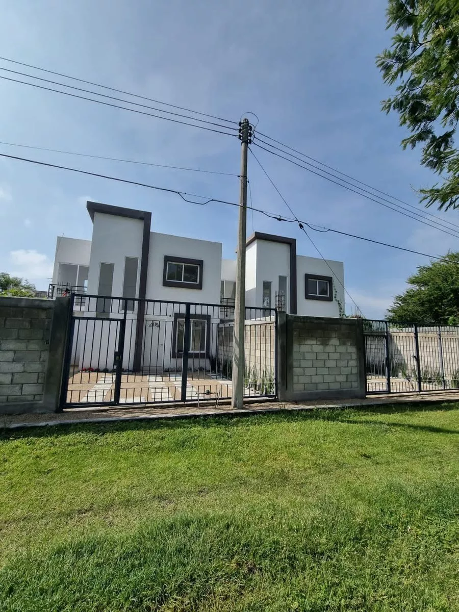 Casa En Venta En Villa De Ayala