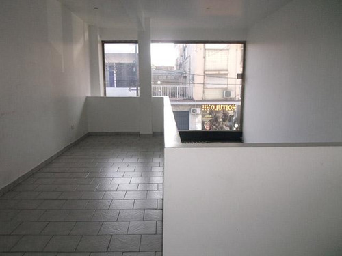 Venta Local 30m² Aprox. En R. Mejía - Céntrico - Muy Buen Estado
