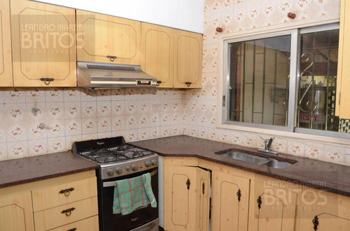 Venta De Imponente Y Solido Chalet En El Centro De Ramos Mejía!