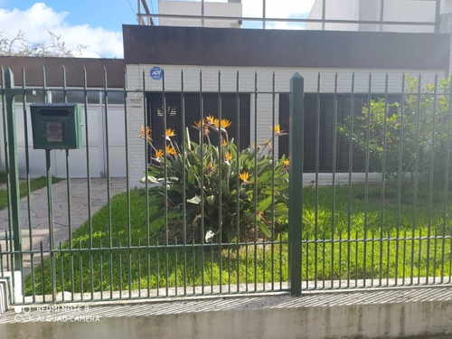 Míchigan Y Decroly Excelente Casa Con Apartamento Gran Fond