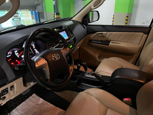 Imagen 9 de 11 de Toyota Fortuner Sr