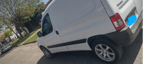 Imagen 15 de 16 de Peugeot Partner 2020 1.6 Hdi Furgon Confort 92