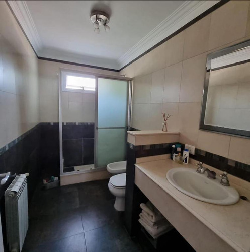 Casa En Venta - 4 Dormitorios 3 Baños - Cochera - 400mts2 - Ituzaingó