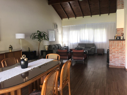 Imagen 2 de 15 de Casa - Barrio Parque Leloir