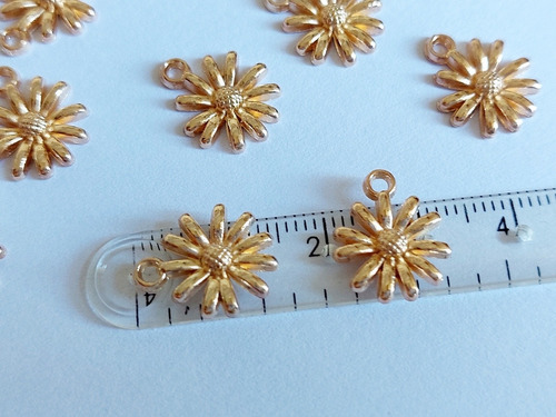 10 Dijes Flor Margarita Pequeña 1,5 Cm X 1,2 Cm