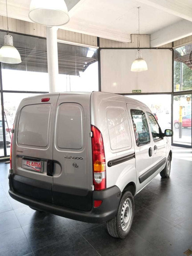 Imagen 6 de 15 de Renault Kangoo 2016 1.6 Furgon Ph3 Confort 5as Permuto Finan