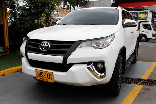 Toyota Fortuner 2.8 At