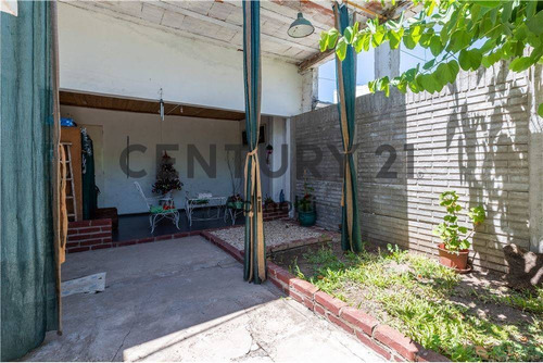 Imagen 20 de 21 de 138 E/ 517 Y 518 - Venta De Casa En Ph Al Frente De 2 Dormitorios