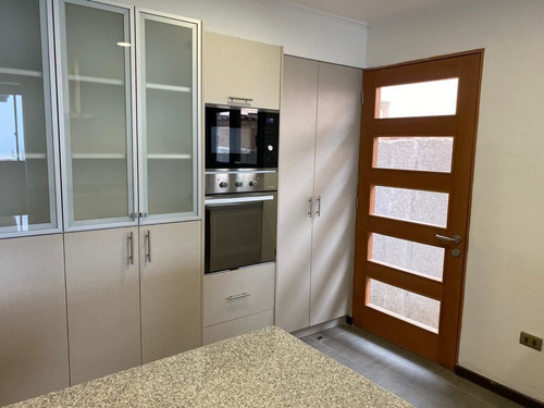 Amplia Casa Recien Remodelada Con Hermosa Vista
