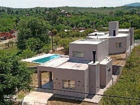 Casa Y Loft De Alquiler Temporario En B. Cerrado  En Mayu Sumaj