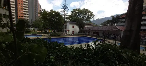 Gran Apartamento En Niquia, Código 53