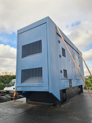 Imagem 10 de 14 de Ford Cargo 1317 4x2 Ano 2004 Gerador 150 Kva Ano 2014
