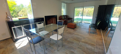 Apta Credito. 3 Dormitorios Y Area De Servicio. Lote Interno.