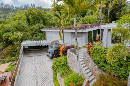 Se Ofrece En Venta Espectacular Y Hermosa Casa Quinta Ubicada En Los Geranios En El Hatillo