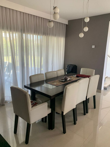 Casa En Venta En Buenos Aires Village