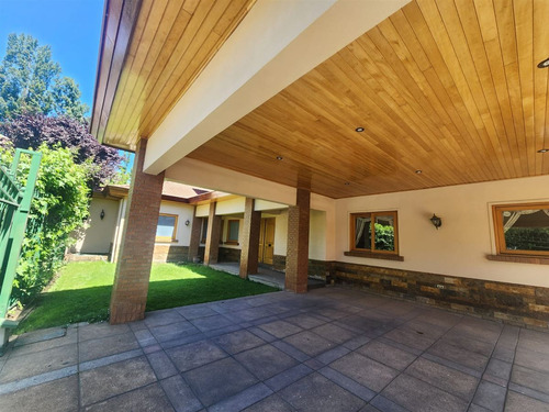 Casa En Venta De 6 Dorm. En Talca