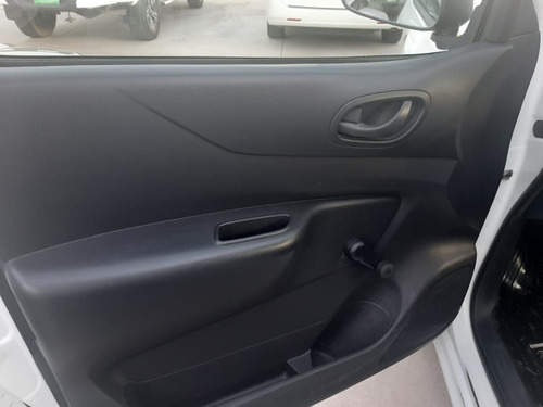 Imagen 13 de 15 de Nissan Np 300 2016