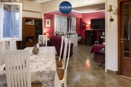 Muy Buena Casa 4 Amb Con Patio Y Gran Terraza!