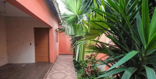 Vendo Casa Assobradada Com Planta Moderna, Com Iluminação Natural, Arejada E Aceita Financiamento Bancário.