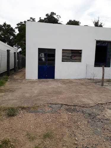 Dos Locales Comerciales, Cuchilla Alta.