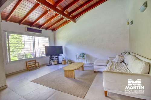 Casa En Venta En Martinez 4 Ambientes Uno En Suite, Jardín Con Pileta, Cochera X 2.
